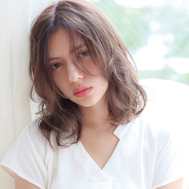今期トレンドのベージュにミルクティーを組み合わせて♡【暗めでも軽い印象】で透明ツヤカラーに♡
