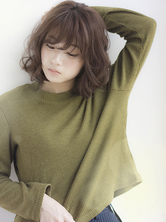 《ヘアスタイル》伸ばしかけパーマは力を抜いて